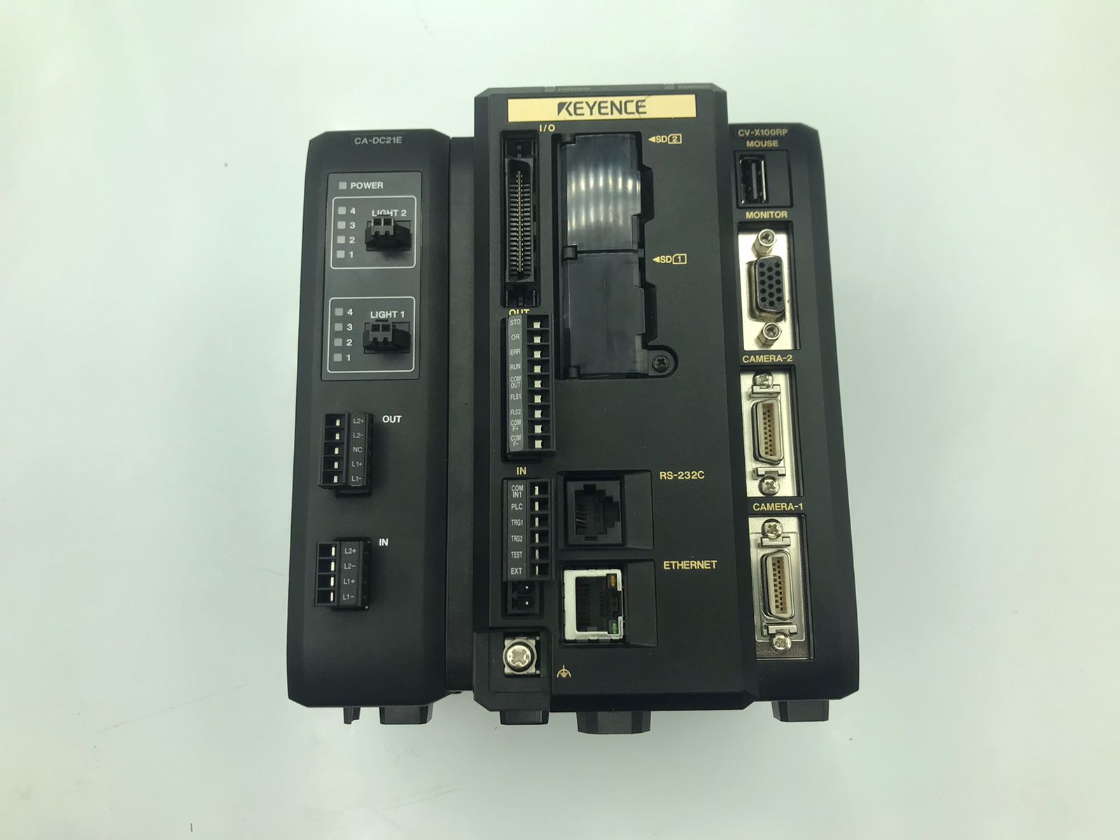 KEYENCE CAMERA VISUAL CONTROL CVX100RP AND CADC21E LIGHT SOURCE