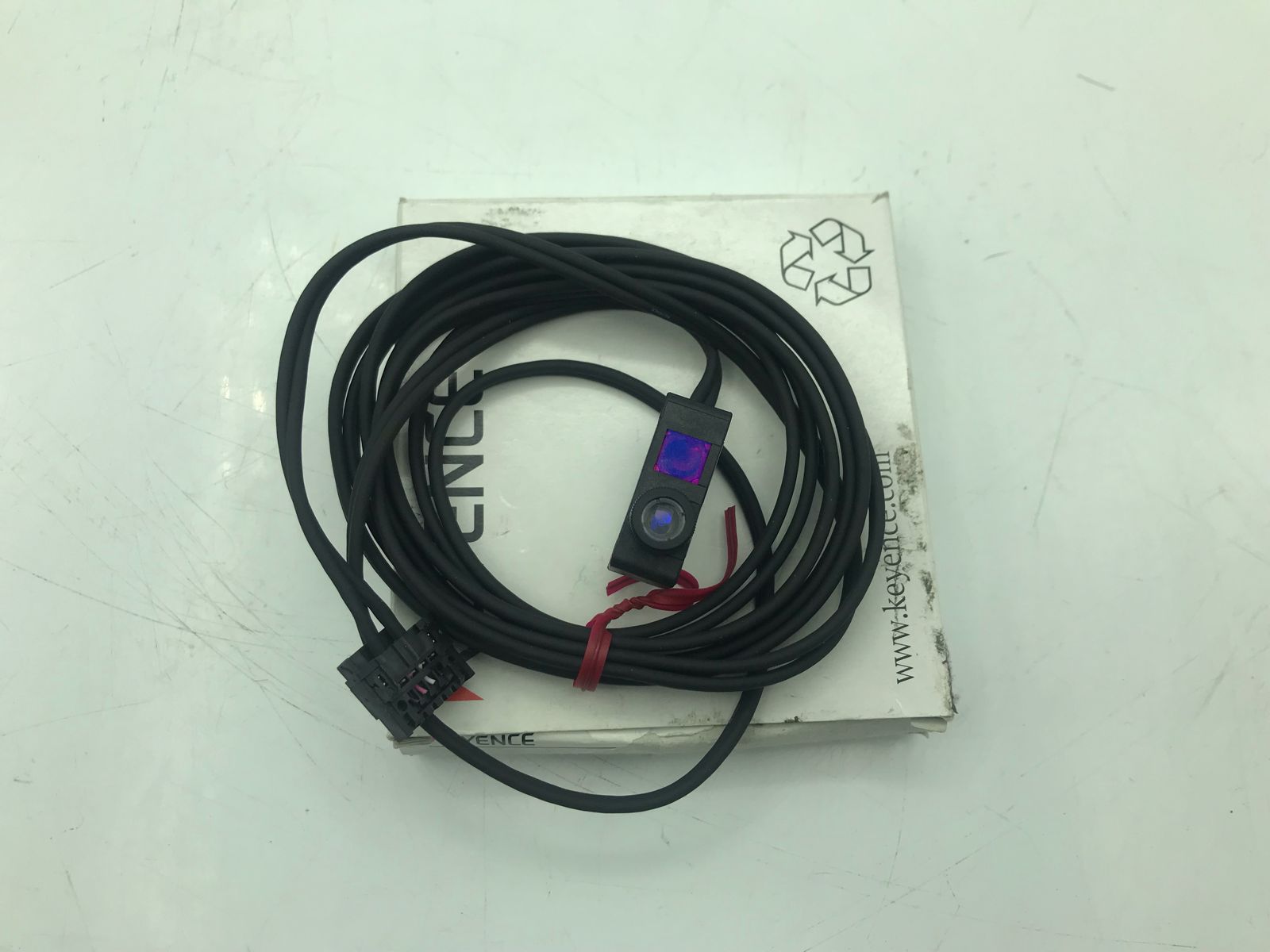 Keyence LV-H32 LVH32 Laser Sensor – New, Original Packaging