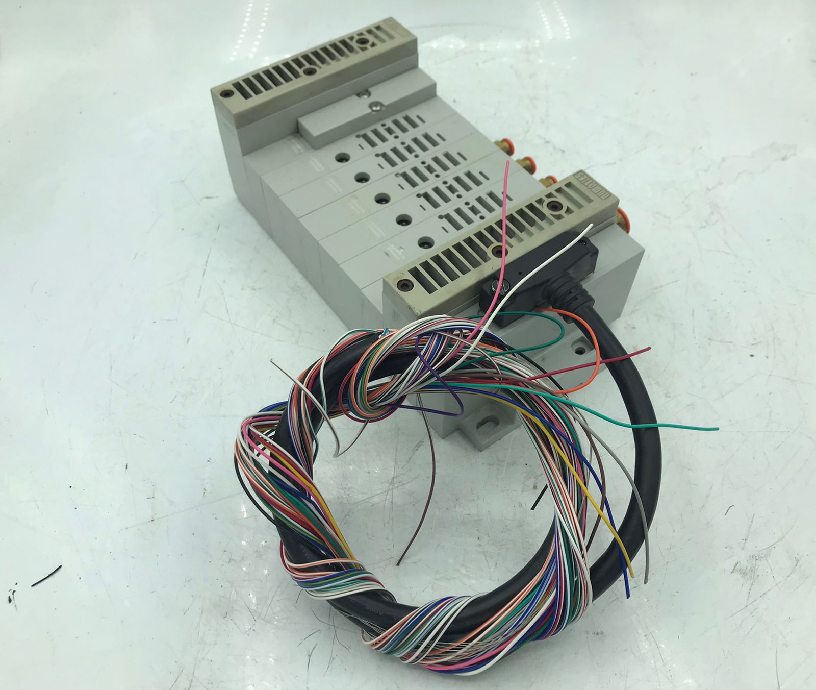 Numatics 239‑1174 ⚙️ Used 25‑Pin Sub‑D Manifold Connector Kit for Pneumatic Valve with cable