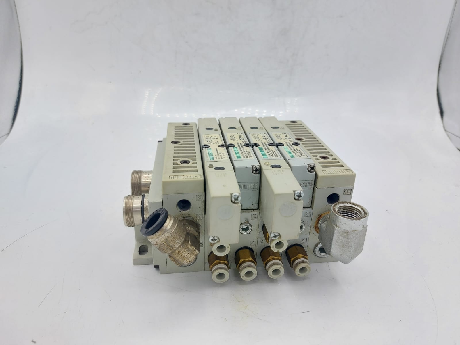 Numatics 240-173 Pneumatic Valve Manifold 4 Solenoid Valves 24VDC Working Pull
