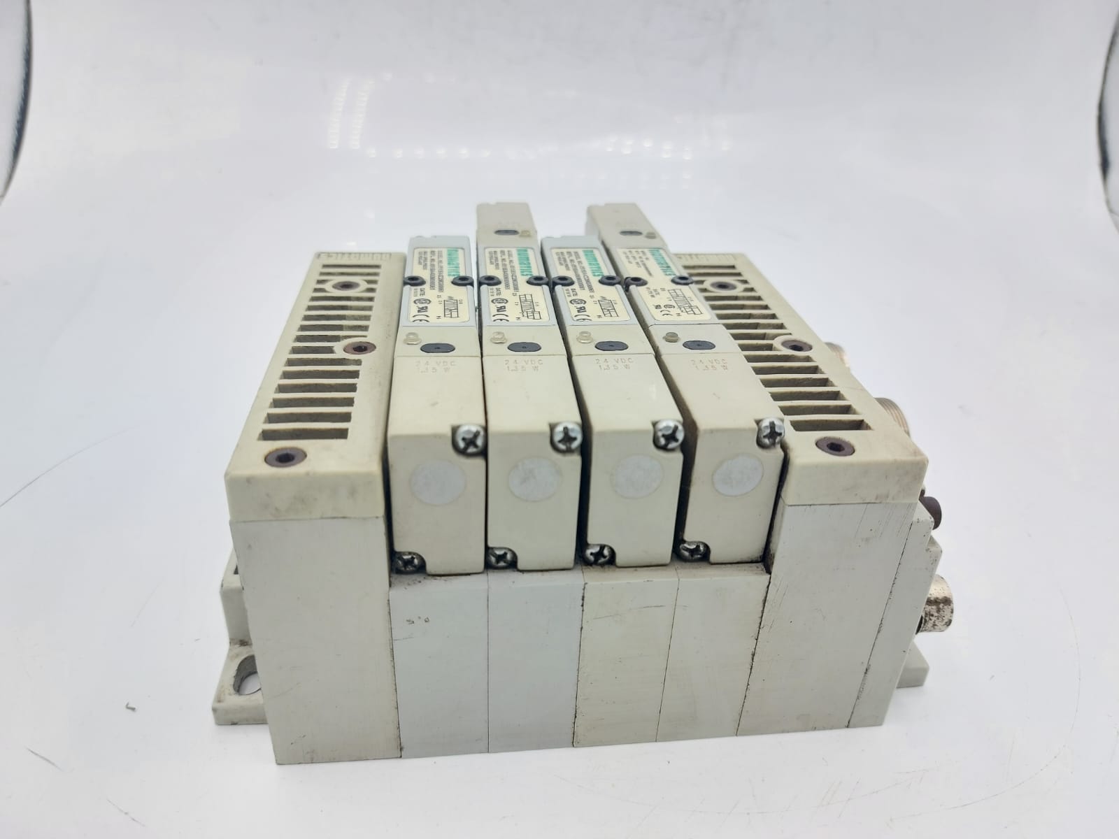 Numatics 240-173 Pneumatic Valve Manifold 4 Solenoid Valves 24VDC Working Pull - Image 3