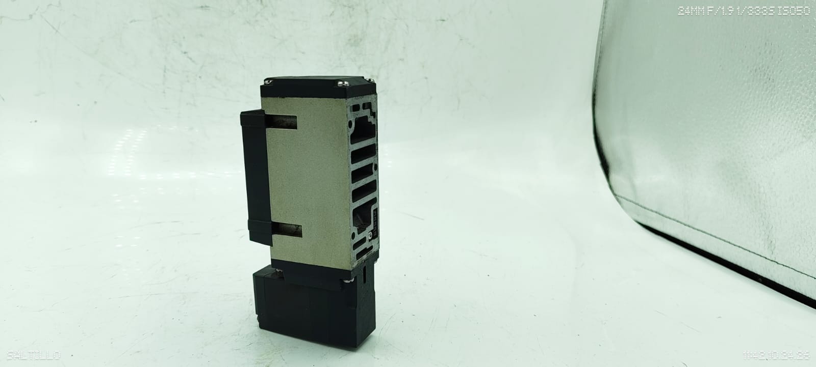 SMC VFS3100-5FZ Pneumatic Solenoid Valve 24VDC 5-Port 2-Position Used - Image 2